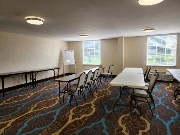 Red Roof Inn Knoxville Central - Papermill Road image 13