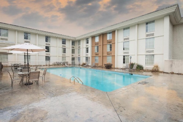 Red Roof Inn Knoxville Central - Papermill Road image 9